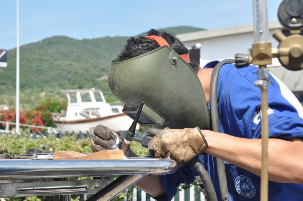 construção da plataforma de popa com soldadura tig 2