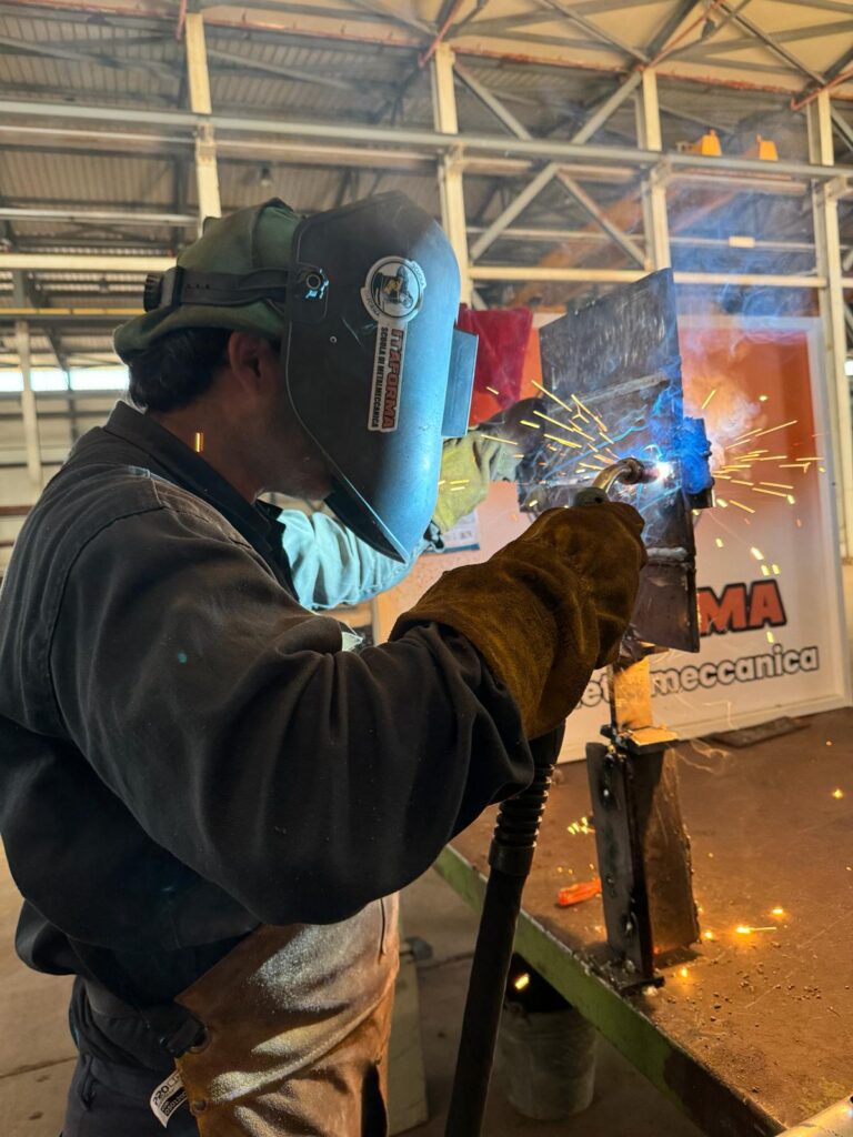 Corsi di saldatura ad Elettrodo, Filo Continuo, TIG. Corsi di Carpentiere, Tubista, Lettura Disegno Tecnico Meccanico. ITAFORMA - Corsi di Saldatura Metalmeccanica | Scuola di Saldatura Verona per Corso Saldatore con Patentino 1 ITAFORMA - Corsi di Saldatura Metalmeccanica | Corso di saldatura Verona Veneto scuola saldatura Verona con rilascio Patentino Saldatura 10 | Scuola ItaForma | Corso Saldatura