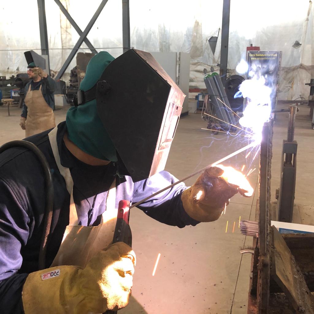 Corsi di saldatura ad Elettrodo, Filo Continuo, TIG. Corsi di Carpentiere, Tubista, Lettura Disegno Tecnico Meccanico. ITAFORMA - Corsi di Saldatura Metalmeccanica | Scuola Saldatura Teramo - Corso Saldatore con Patentino 1 ITAFORMA - Corsi di Saldatura Metalmeccanica | Scuola Saldatura Teramo corso Saldatore patentino saldatura Teramo Itaforma 45 | Scuola ItaForma | Corso Saldatura