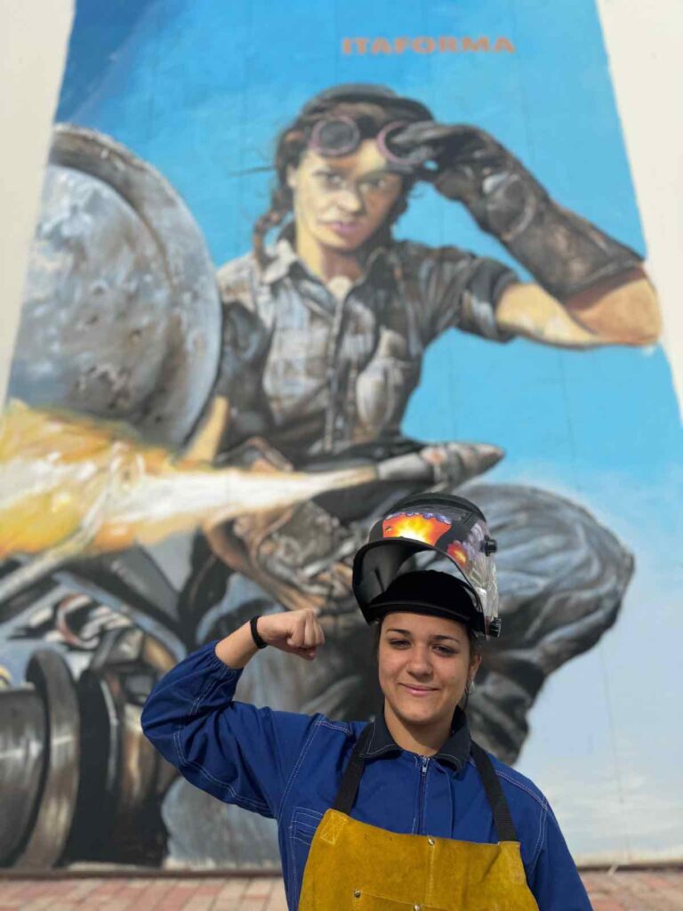 ITAFORMA - Corsi di Saldatura Metalmeccanica | femme soudeur soudure feminine metier technique femme briser stereotypes industrie au feminin femmes dans lindustrie opportunites soudure soudeuse professionnelle 1 | Scuola ItaForma | Corso Saldatura