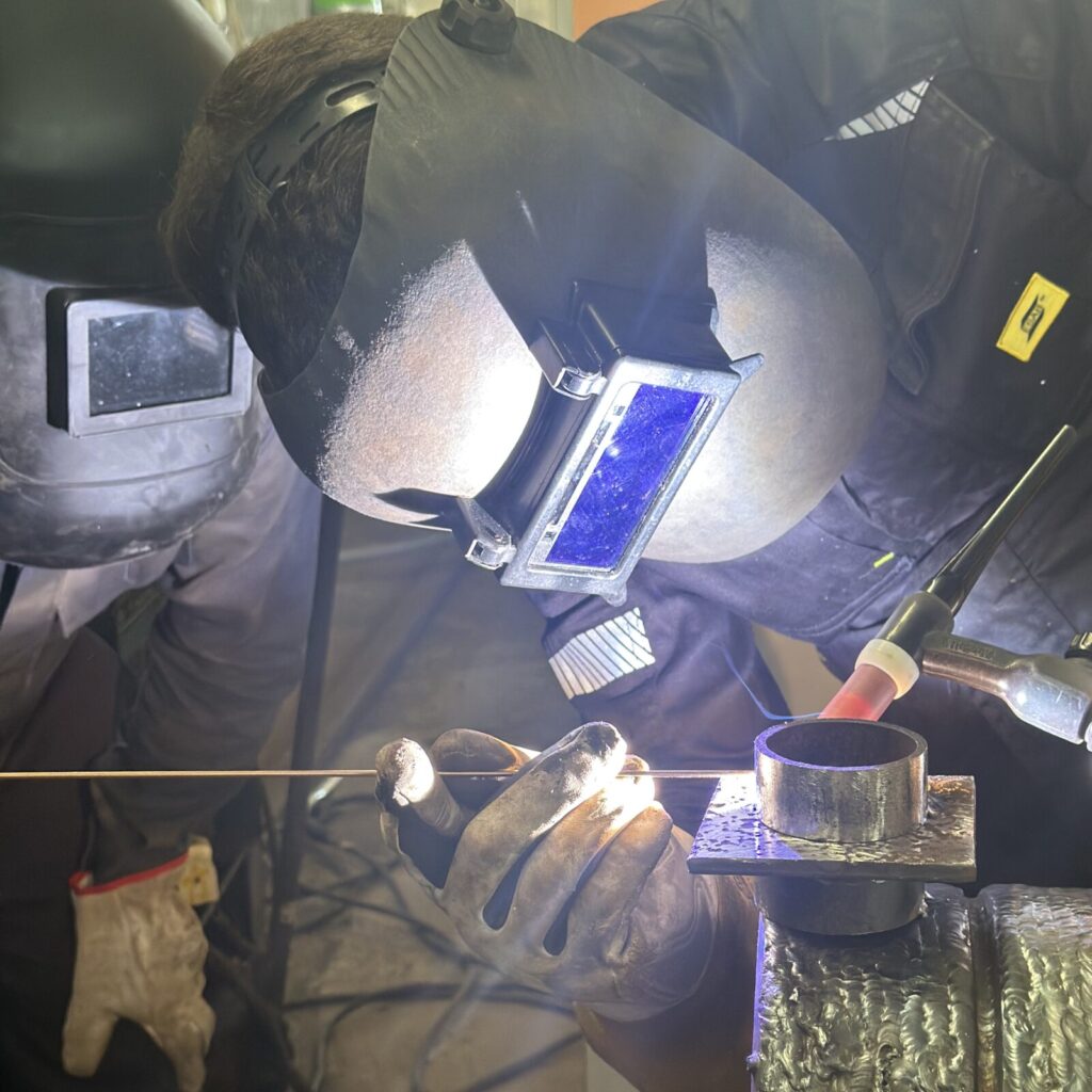 Corsi di saldatura ad Elettrodo, Filo Continuo, TIG. Corsi di Carpentiere, Tubista, Lettura Disegno Tecnico Meccanico. ITAFORMA - Corsi di Saldatura Metalmeccanica | Il nuovo Corso Saldatura Itaforma completo con Saldatrice inclusa! 1 ITAFORMA - Corsi di Saldatura Metalmeccanica | Corso Saldatura Itaforma Completo con Saldatrice Inclusa | Scuola ItaForma | Corso Saldatura